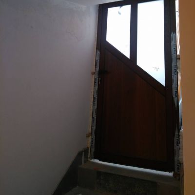 алуминиева врата с наклонен делител - Десант - Велико Търново, Плевен, Ловеч, Троян, Луковит, Кнежа, Белене, Свищов